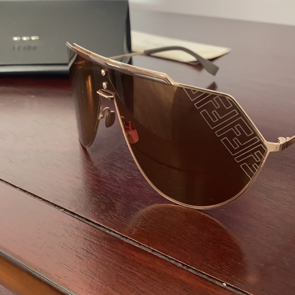 Authentic Fendi sunglasses never worn - new! - Picture 2 of 8